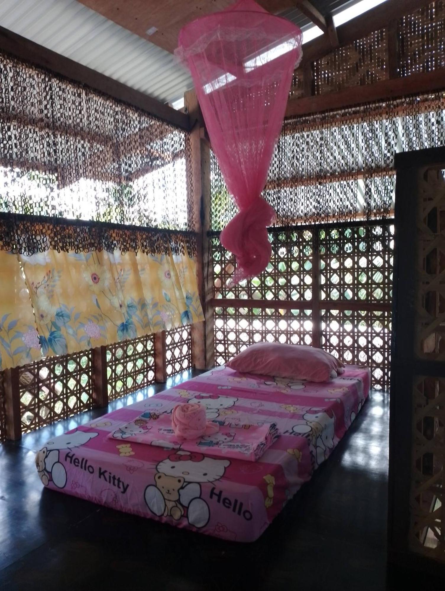 Lhoyjean Garden Hostel Batuan Стая снимка