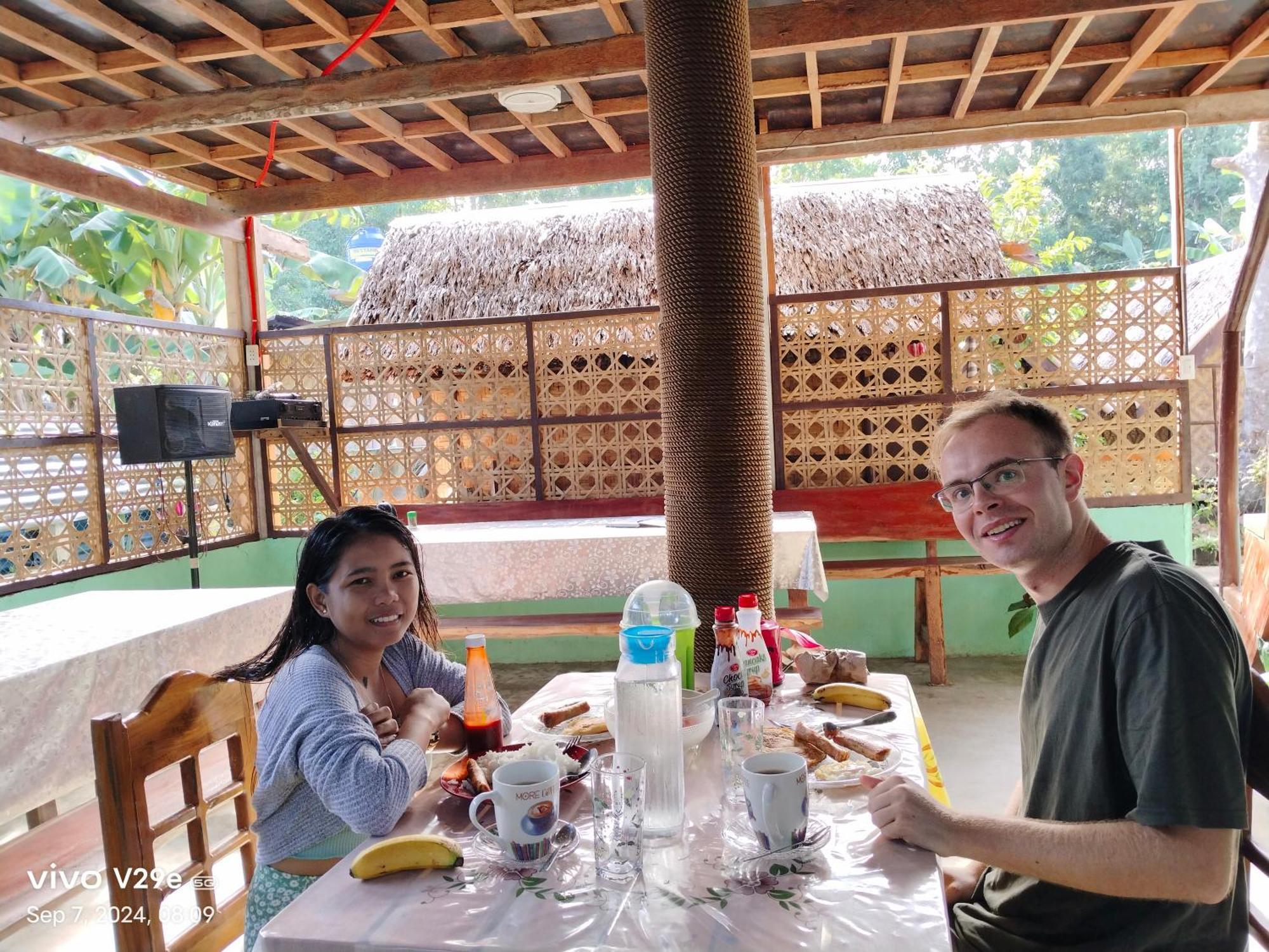 Lhoyjean Garden Hostel Batuan Екстериор снимка