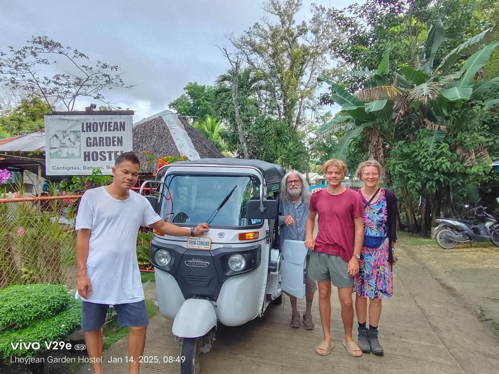Lhoyjean Garden Hostel Batuan Екстериор снимка