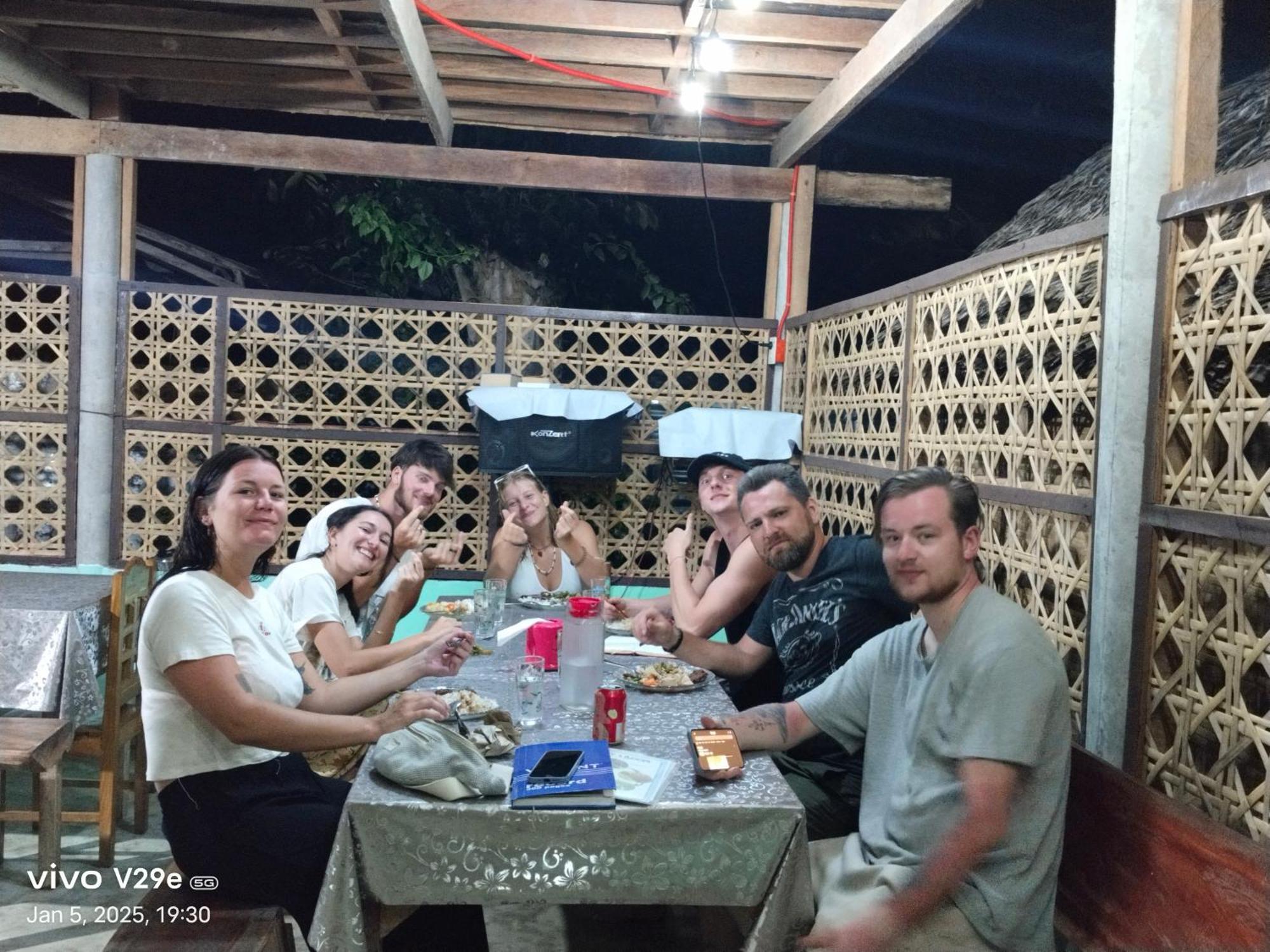 Lhoyjean Garden Hostel Batuan Екстериор снимка